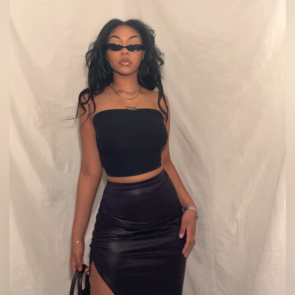 urban outfiters Long Tight skirt size: L
Very Stretchy Body Con